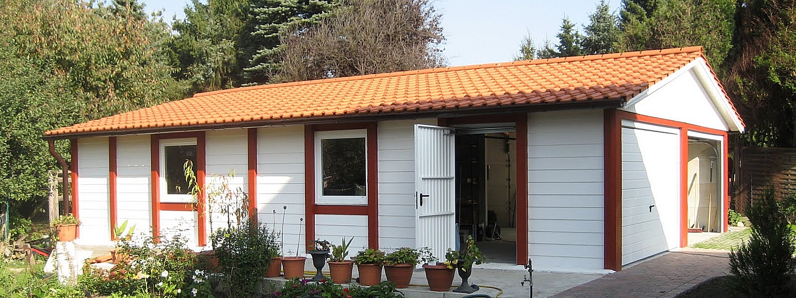 Massive Gartenhäuser